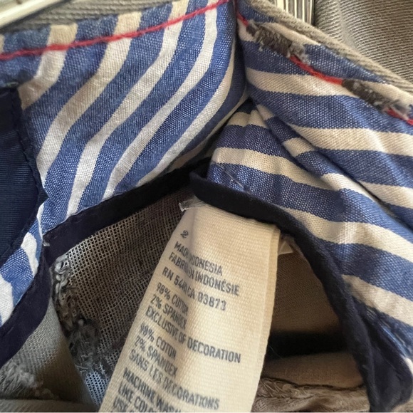 Grey Short Shorts - American Eagle (Size 2 shorts) 🐭 - Picture 6 of 14